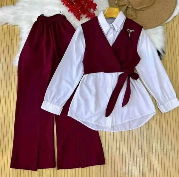 Ensemble chic bordeaux et blanc