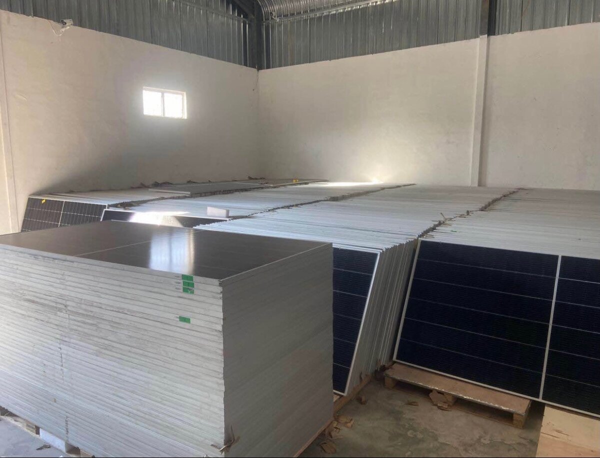 MONO SOLAR PANELS  550W