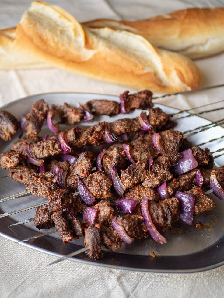 Brochettes de viande savoureuses