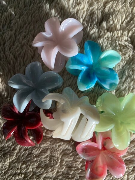 Flower claw clips