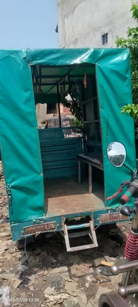 Moto triporteur pour transport