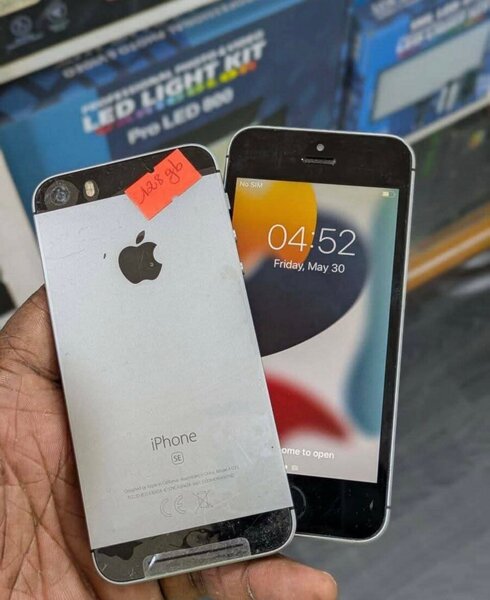 iPhone SE argent reconditionné