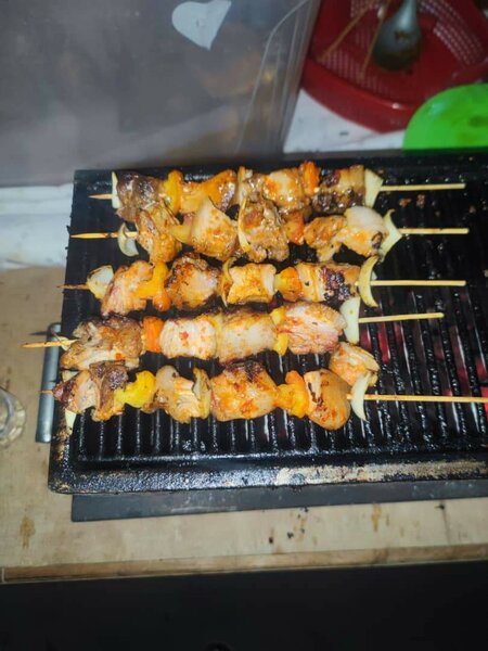 Plat de Brochettes de porc