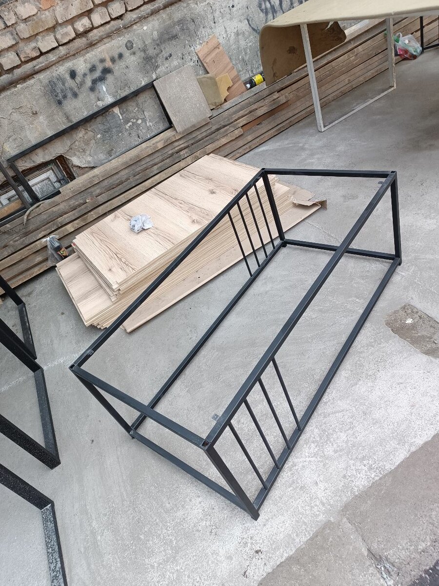 Журнальный столик