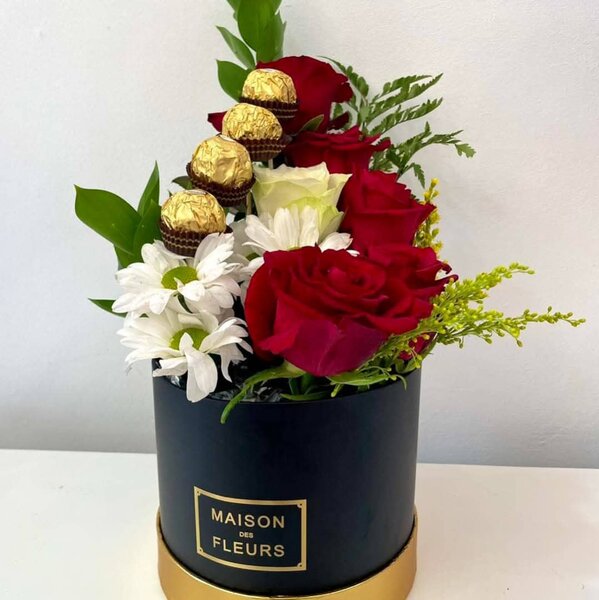 Arrangement floral avec chocolats