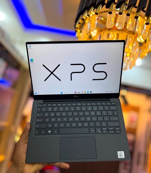 Dell XPS 13 V 7390 V Powered by Intel Core i7 V 16gig ram V