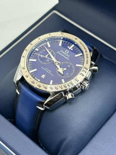 Montre Chronographe Luxe Omega