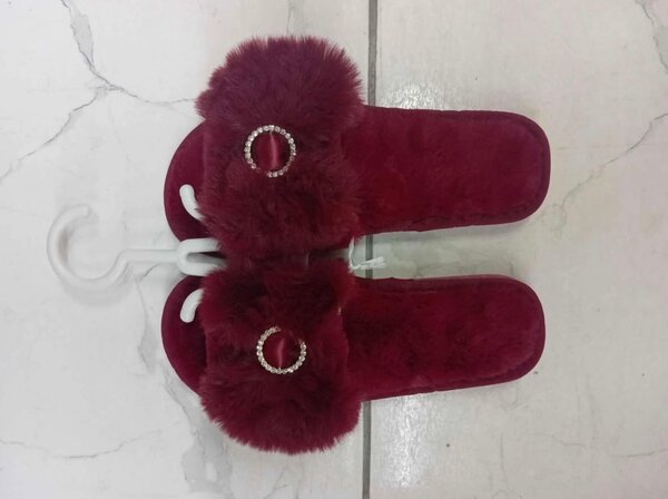 Chaussons Furry Bordeau Élégants