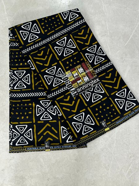 Des Pagnes Bogolan noir brun et blanc