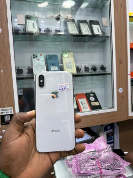 iPhone X 256Go tout passe prop