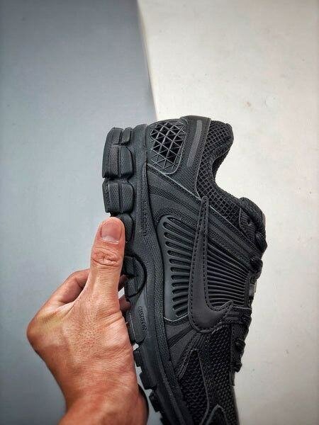 Chaussures Nike vomero noires