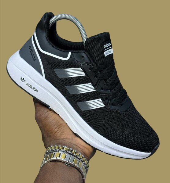 Chaussure de sport Adidas