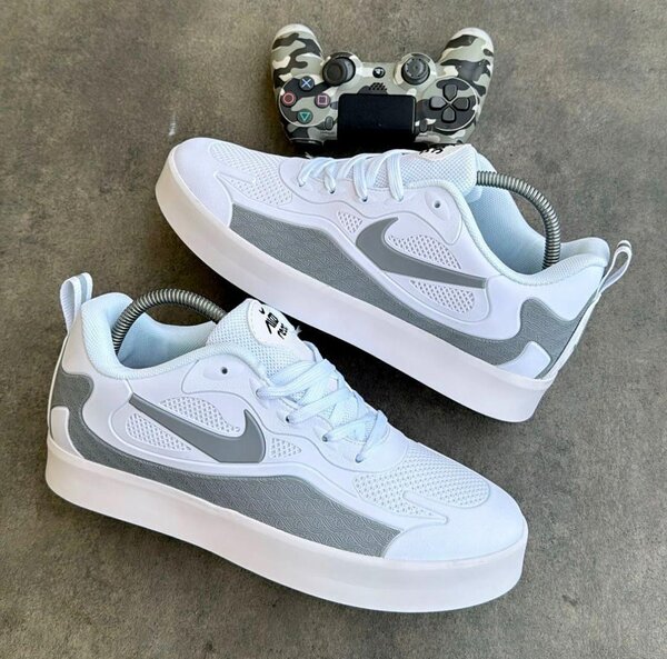 NIKE CLASSIC SNEAKER
