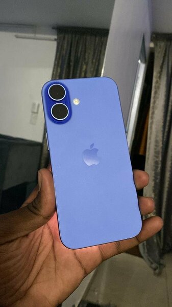 iPhone 16 simple 128giga avec le carton