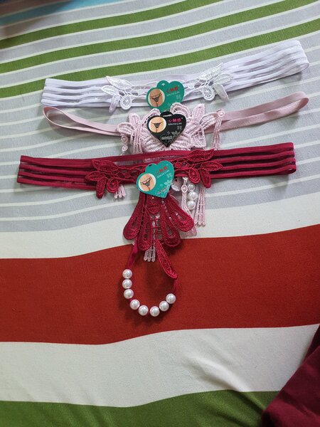 Trois Strings sexy avec perles