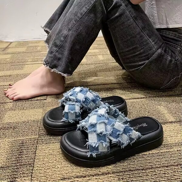 Sandales à carreaux décontractées