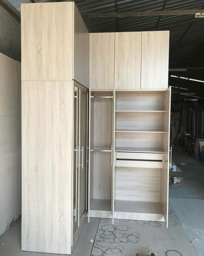 4 in 1 Wardrobe with cupboard