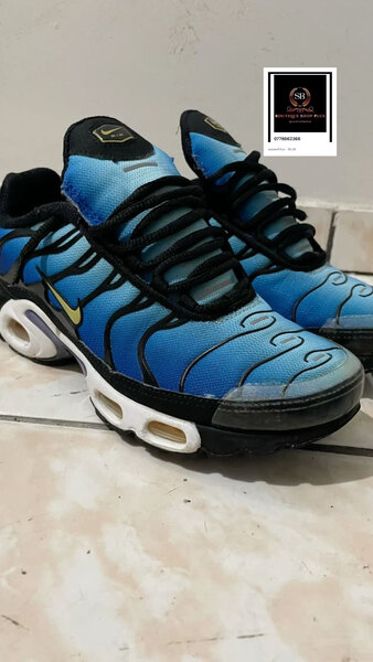 Baskets de course bleues