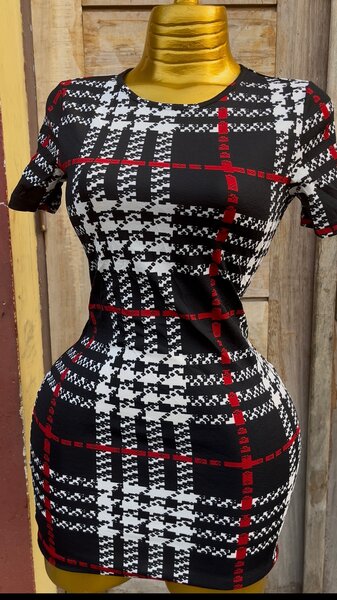 Robe ajustée à carreaux chic