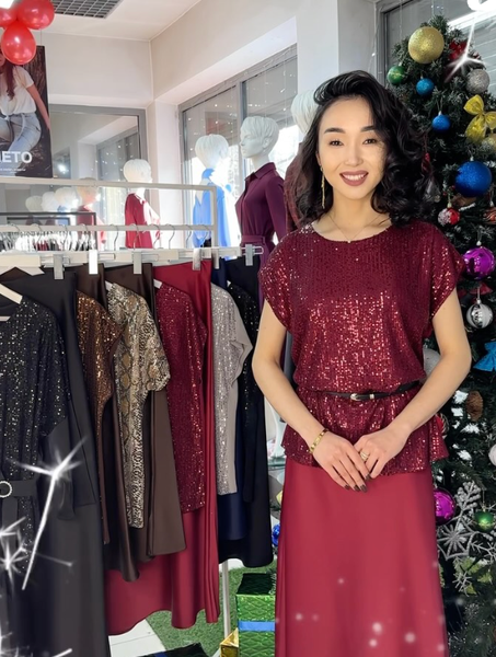 Юбка (ткань сатин) длина миди и макси + блуза (ткань креп-шифон) с пайетками 