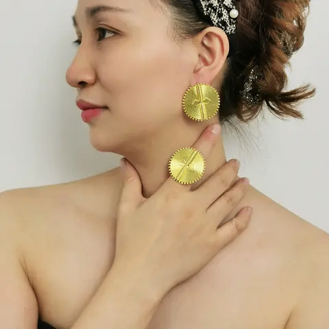 Boucles d'oreilles et bague A