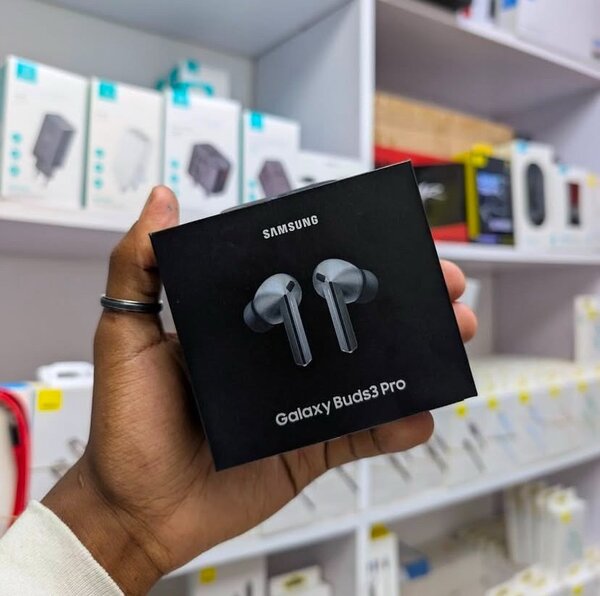 Brand new 2024 Samsung Galaxy Buds 3 Pro