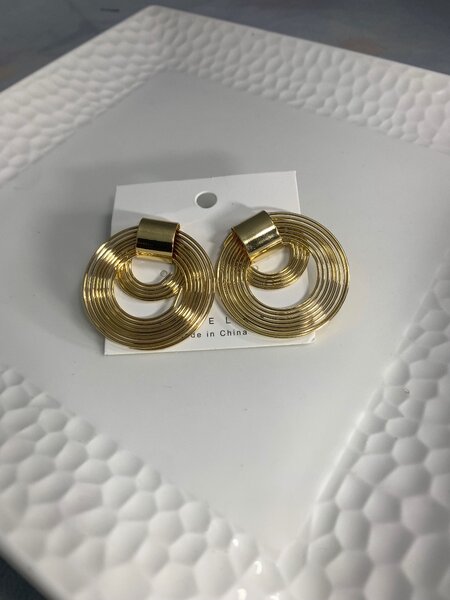 Boucles d'oreilles élégantes en or