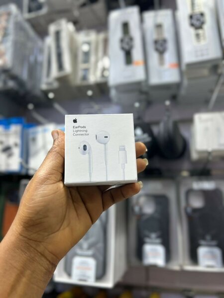 Original apple earpiece  . Type C and lightning