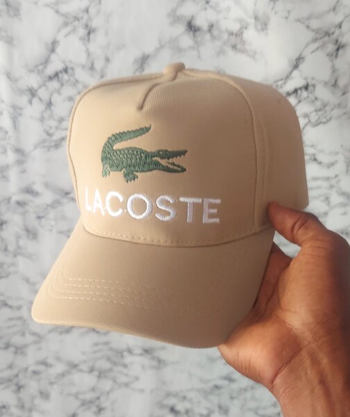 Casquette beige Lacoste