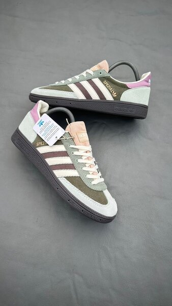 Baskets Adidas rétro stylées