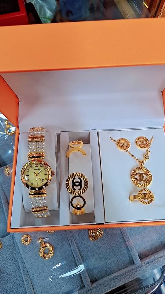 Luxurious Gold Watch & Jewelry Set