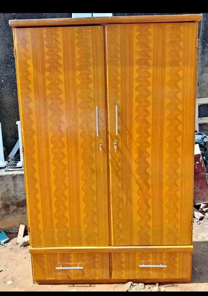 Armoire moderne en bois blanc