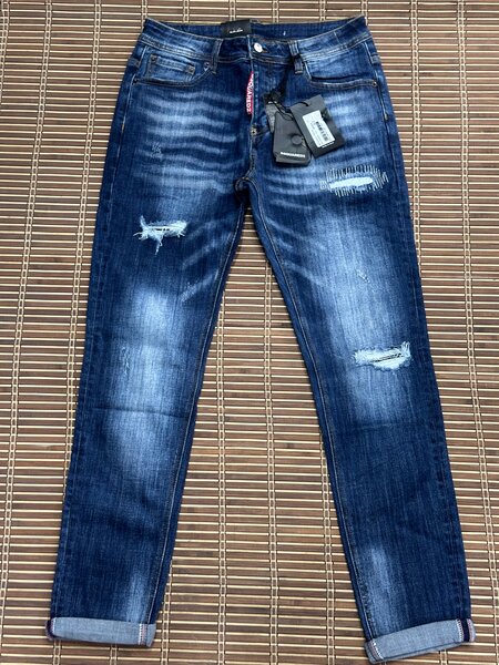 Jeans déchirés mode