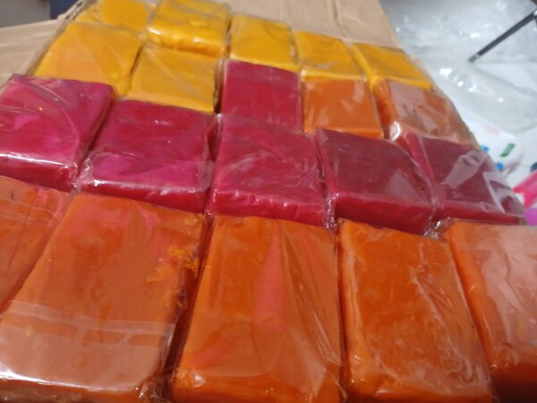 Savon artisanal coloré