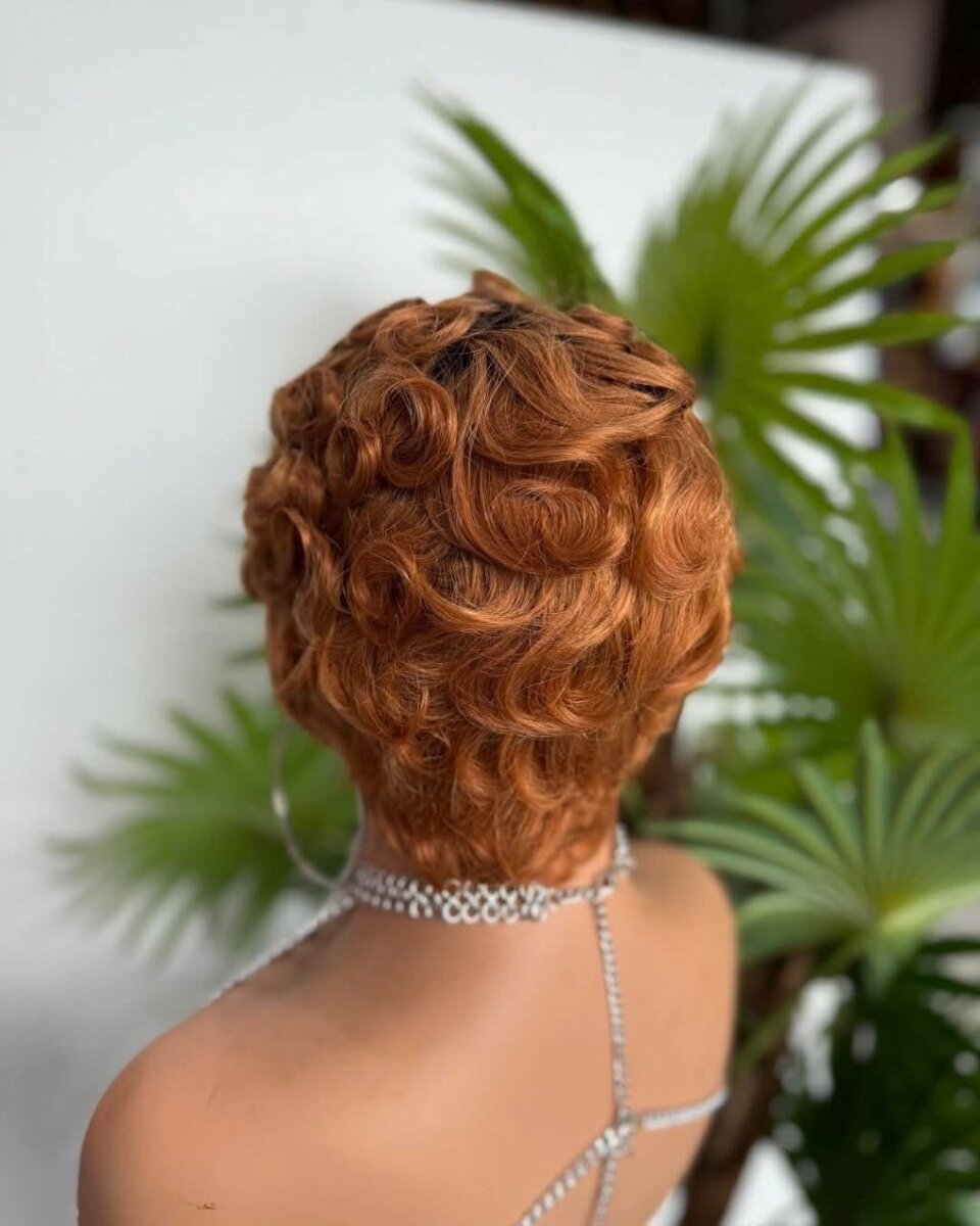 Perruque courte bouclée chic