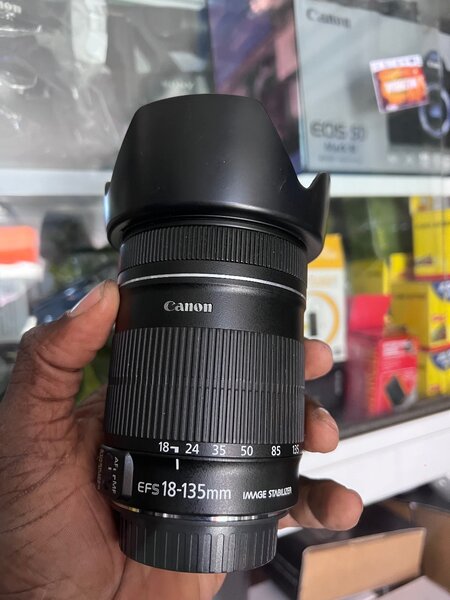 Objectif Canon EF-S 18-135mm