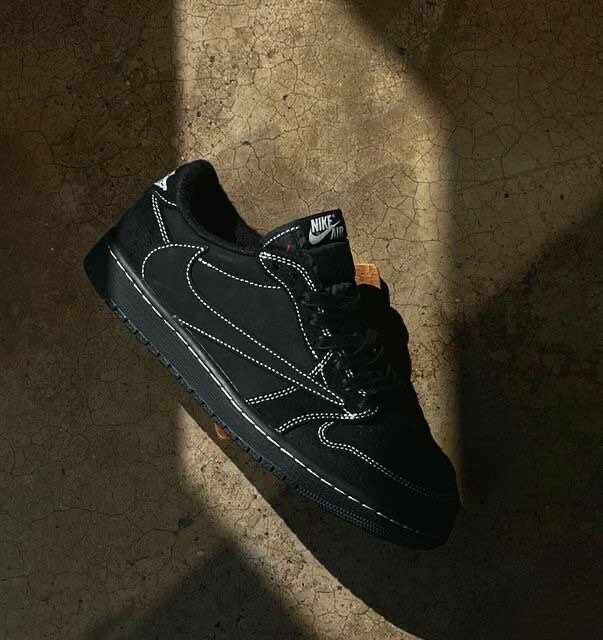 TRAVIS SCOTT x JORDAN 1 LOW black phantom