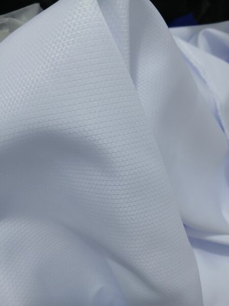 Tissu en polyester blanc