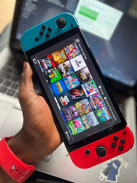 Nintendo Switcholed cracker