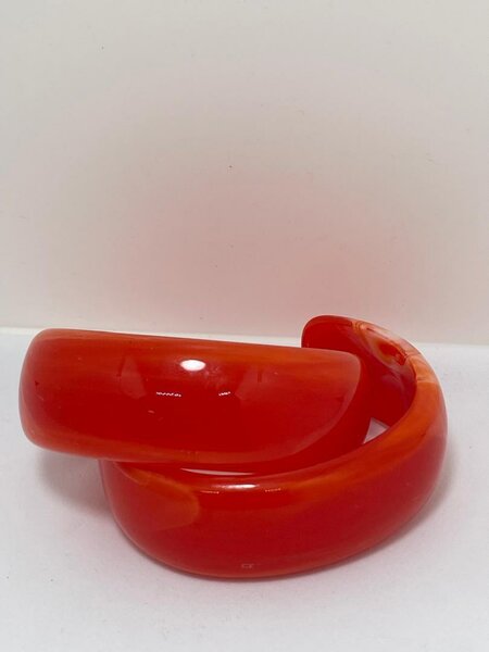 Bracelets en résine colorée