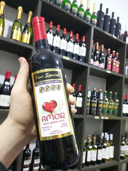 Vin Rouge Doux Amore Moscato