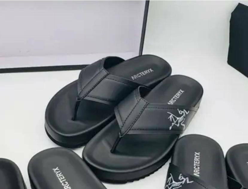 Branded fashion slippers