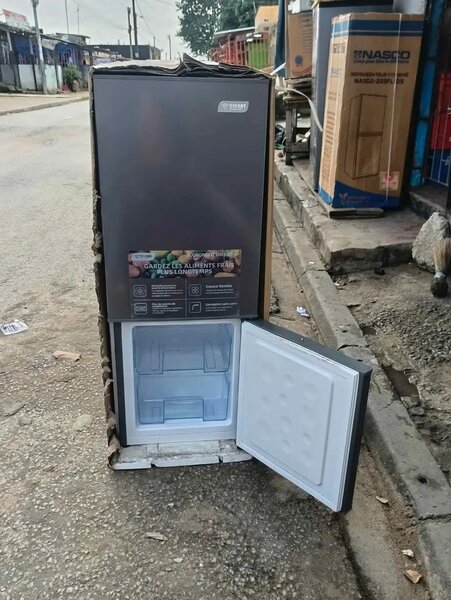 Mini réfrigérateur compact moderne