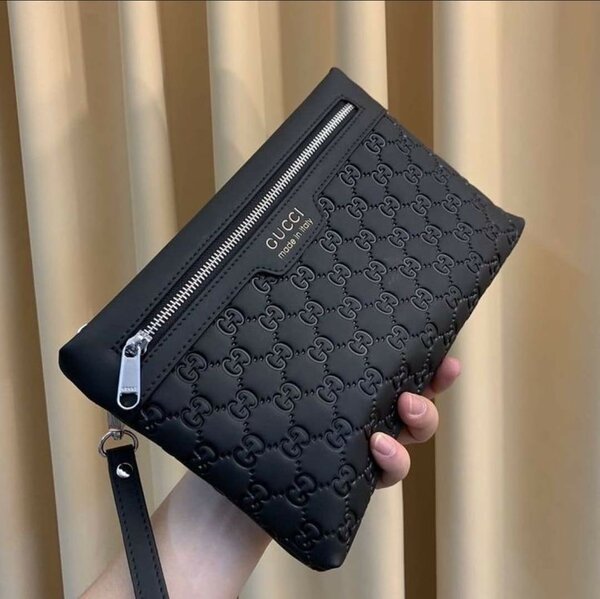 Pochette en cuir noire élégante