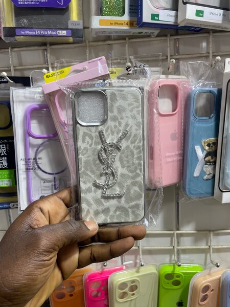 Coques iPhone 11 Pro 16pro m