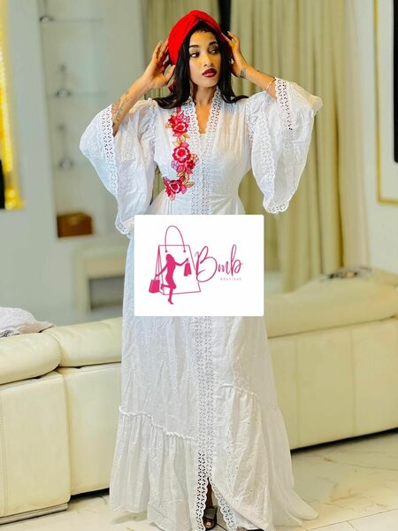 Robe Caftan en Dentelle Élégante