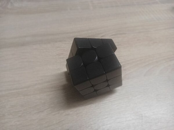 Cube magique noir couleur  3x3