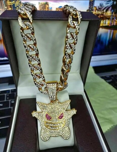 Collier Chaîne Dorée avec Pendentif Intégré