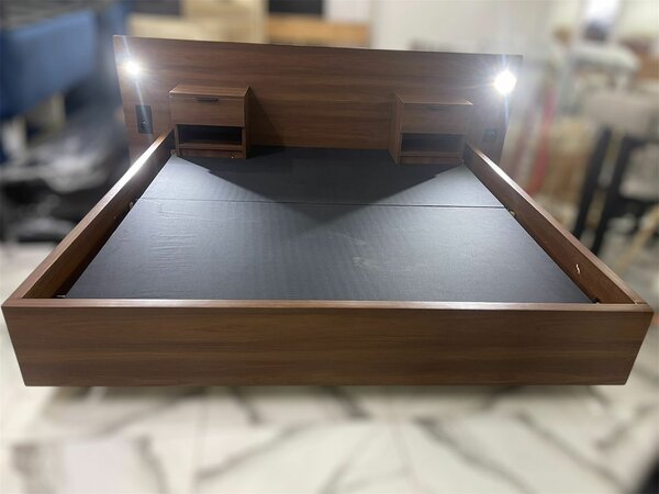 Lit double en bois moderne