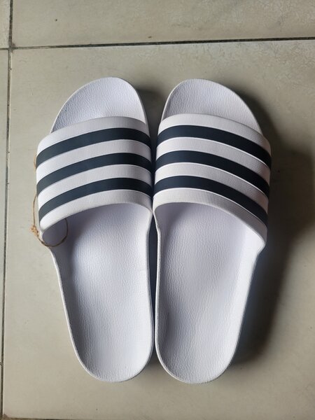 Claquettes Adidas unisexes